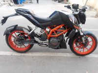 Black KTM Duke 390