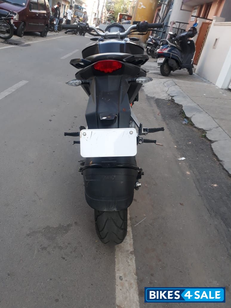 Black KTM Duke 390 Black KTM Duke 390