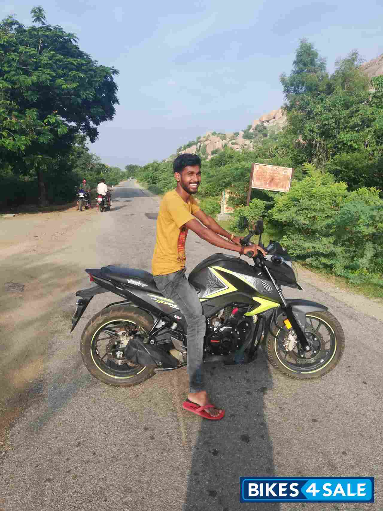 Honda CB Hornet 160R