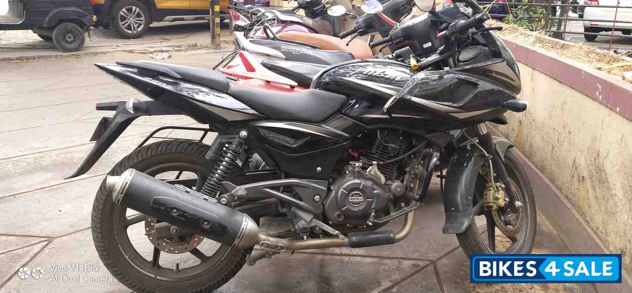 Bajaj Pulsar 220F