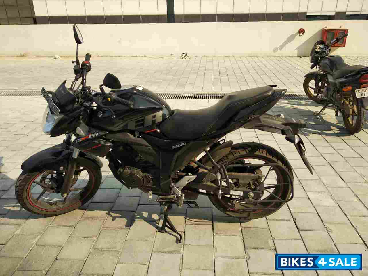 Black Suzuki Gixxer 155 cc Rear Disc Variant Black Suzuki Gixxer 155 cc Rear Disc Variant