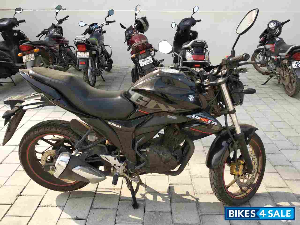 Black Suzuki Gixxer 155 cc Rear Disc Variant Black Suzuki Gixxer 155 cc Rear Disc Variant