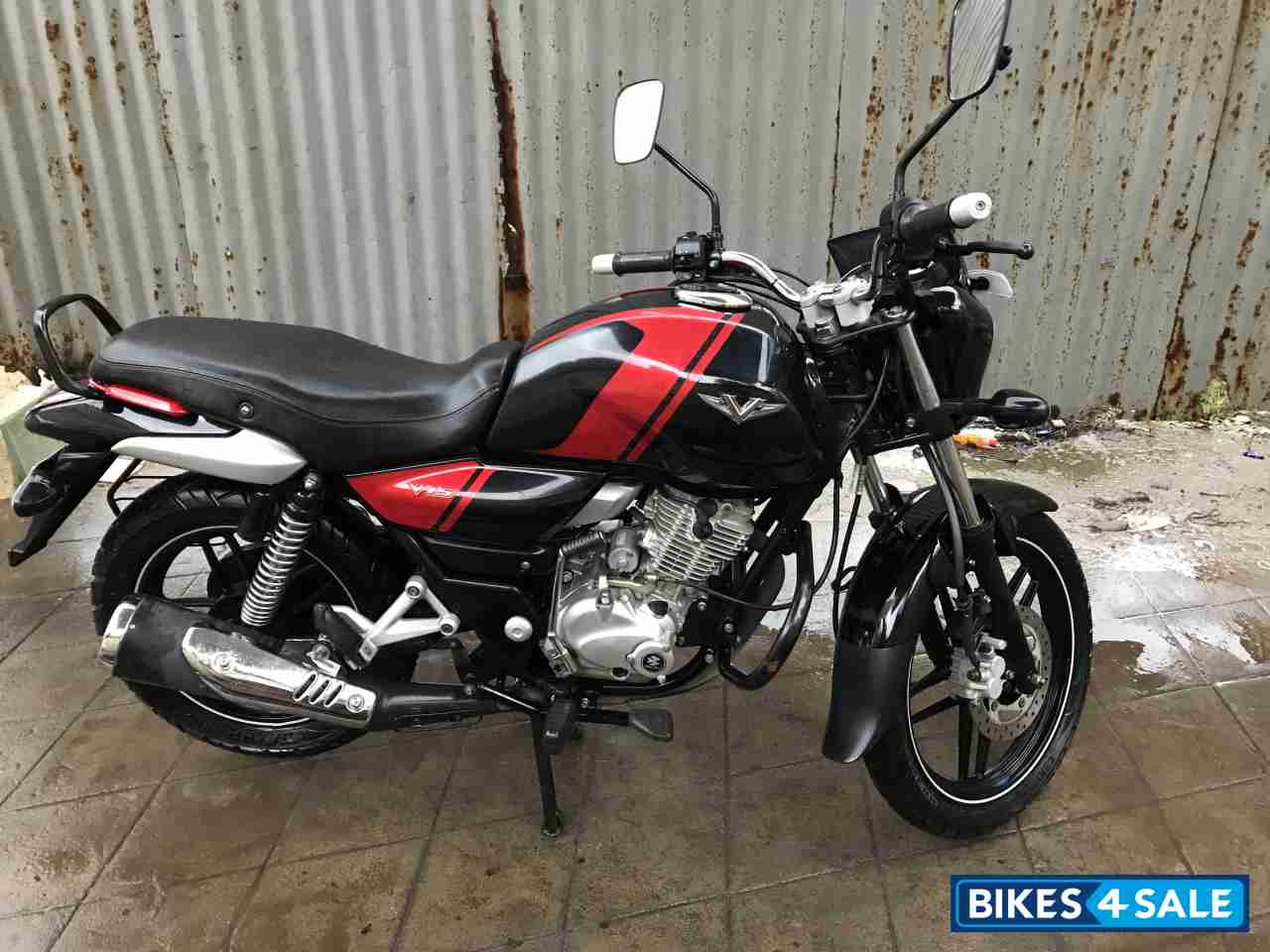 Bajaj V15