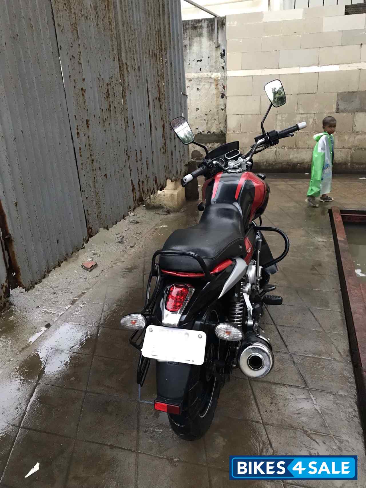 Bajaj V15