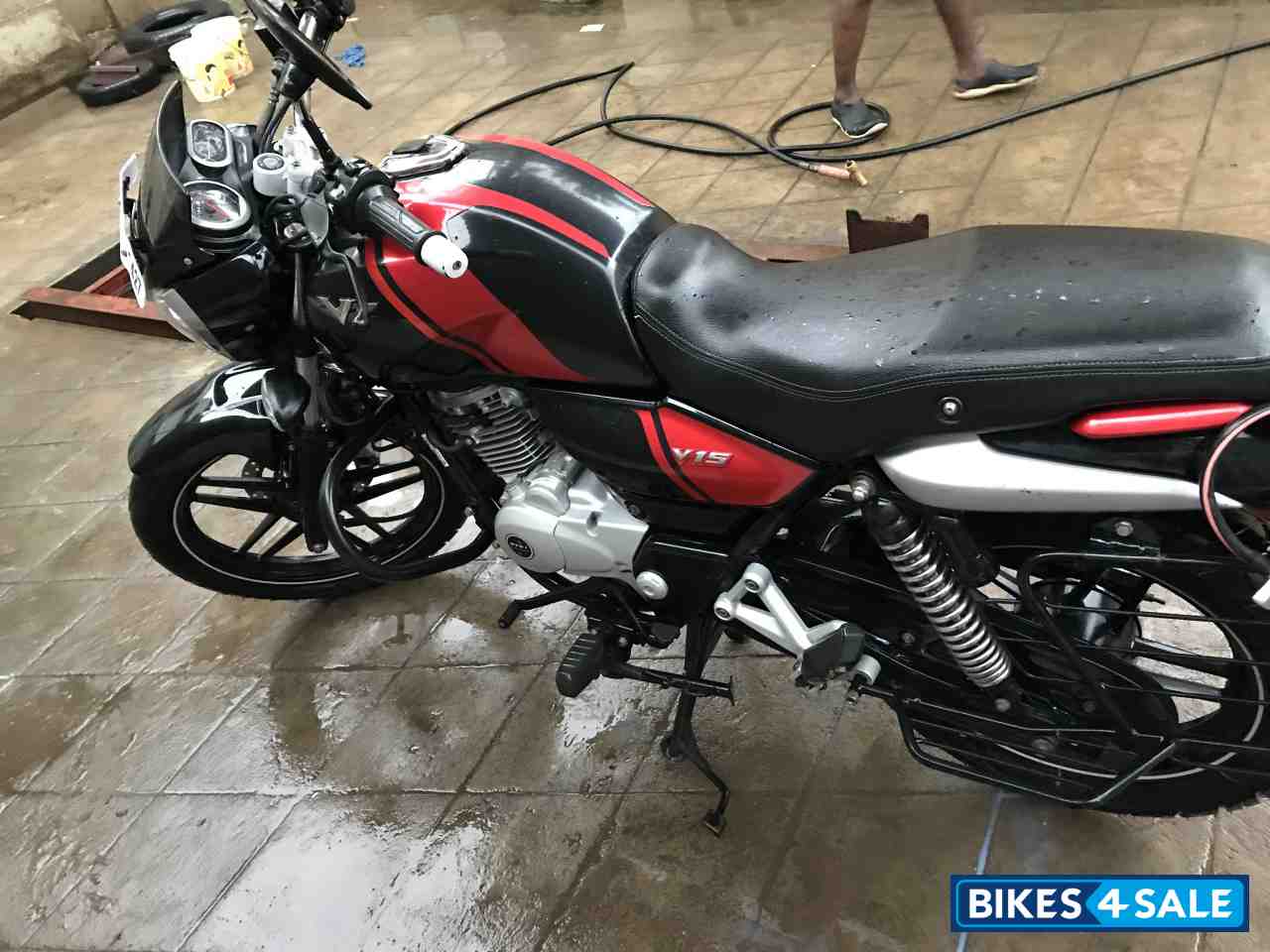 Bajaj V15