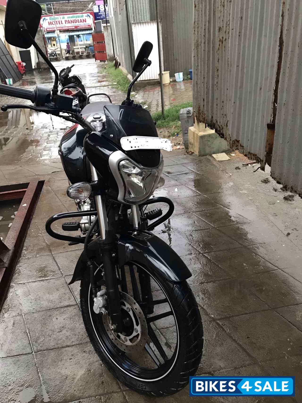 Bajaj V15