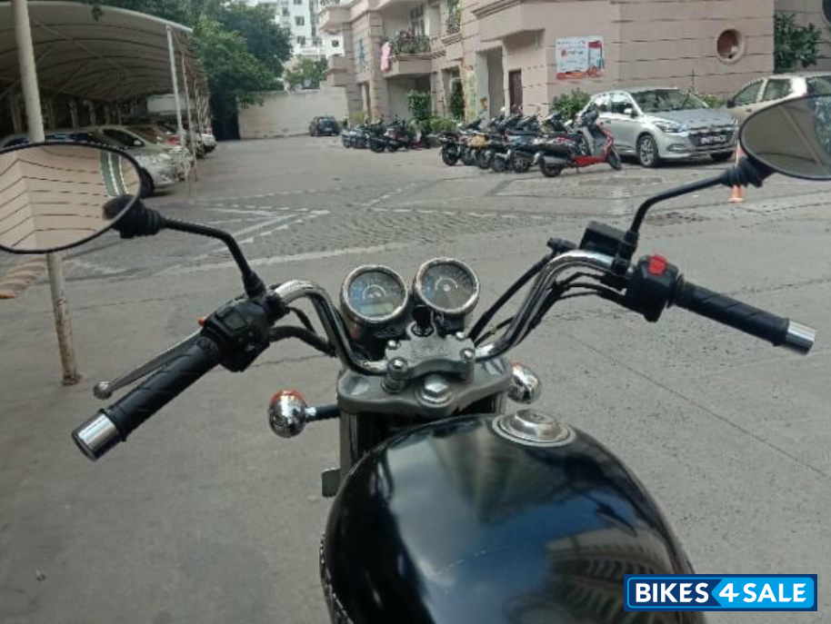 Stone Royal Enfield Thunderbird 350 Stone Royal Enfield Thunderbird 350