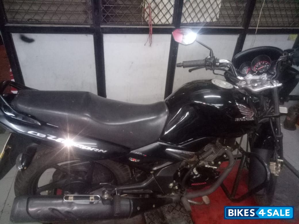 Black Honda CB Unicorn