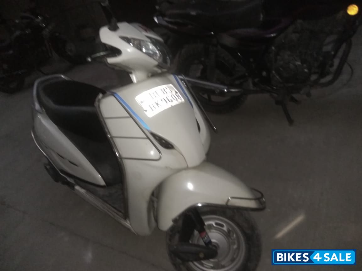 White Honda Activa