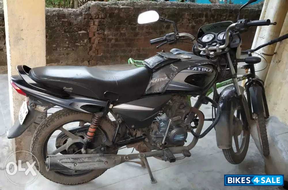 Black Bajaj Platina 100