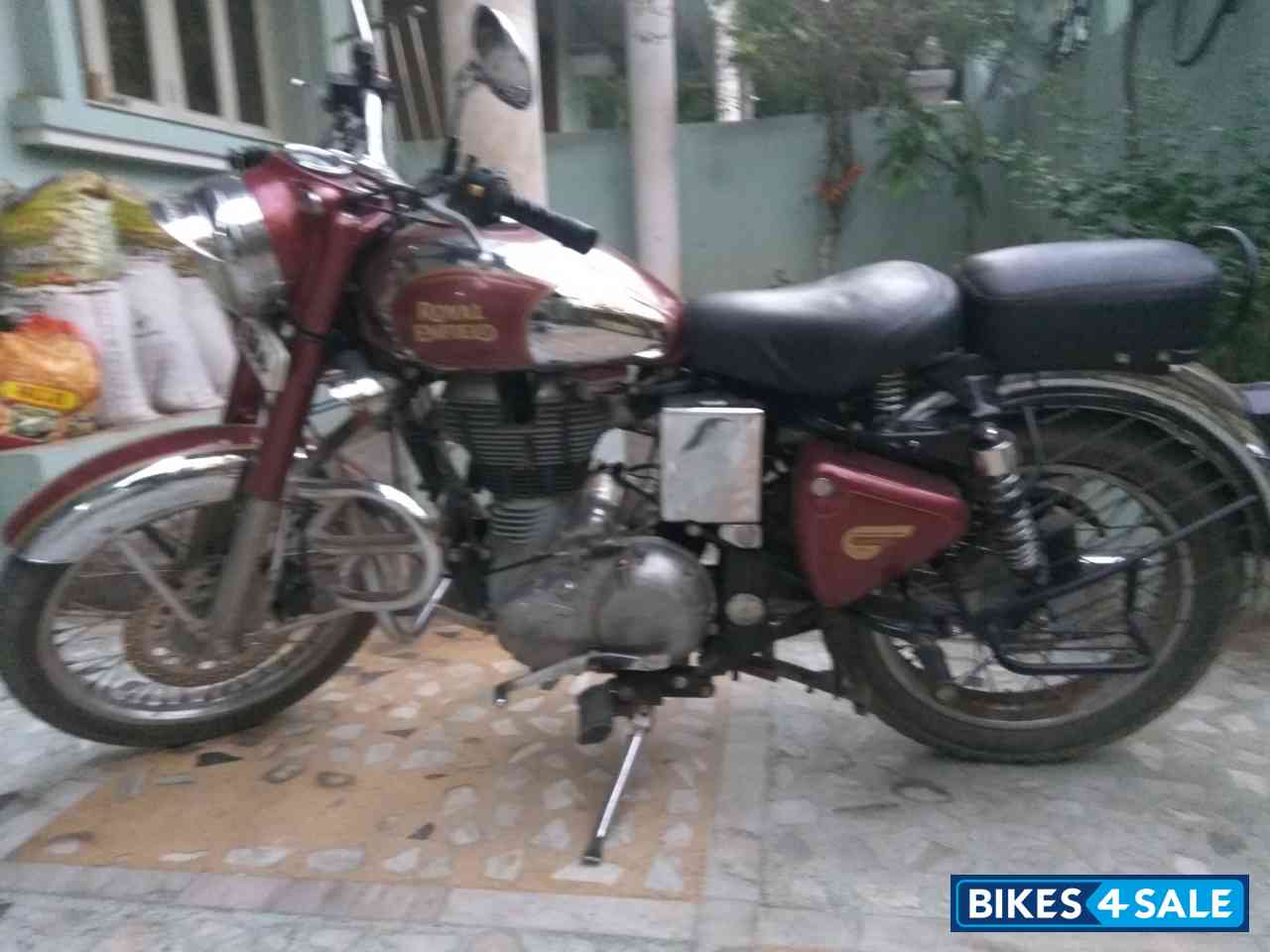 Red Royal Enfield Classic 500