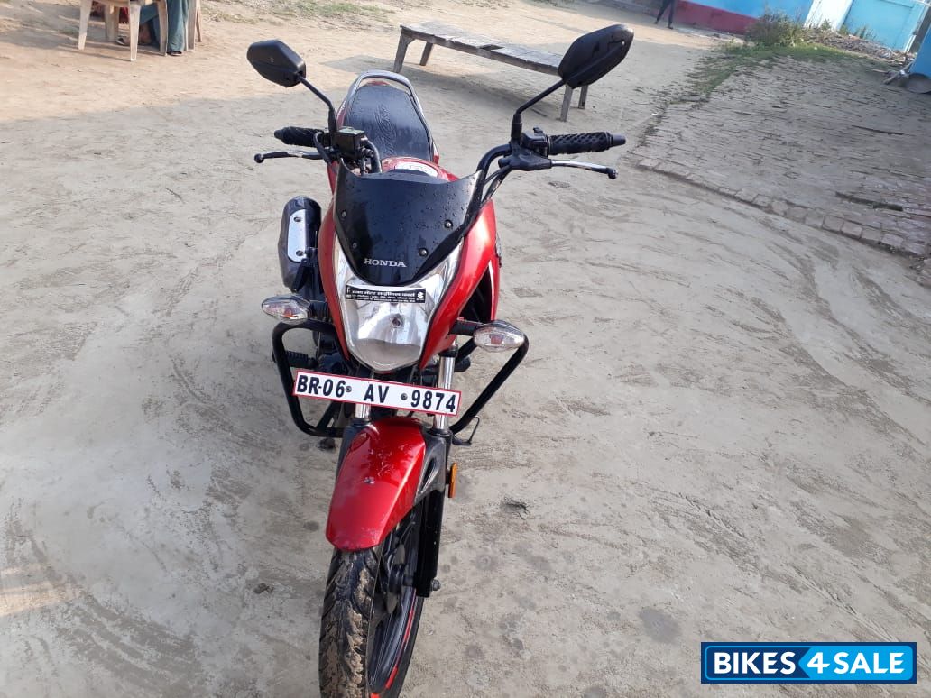 Red-black Honda CB Unicorn 160