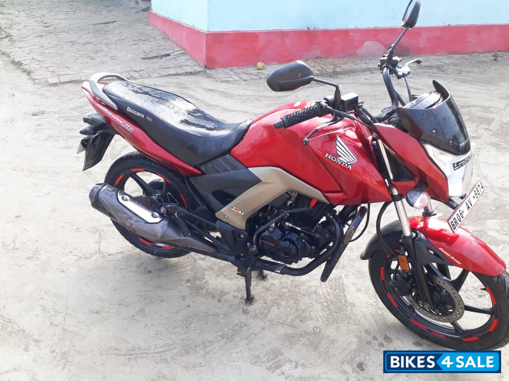 Red-black Honda CB Unicorn 160