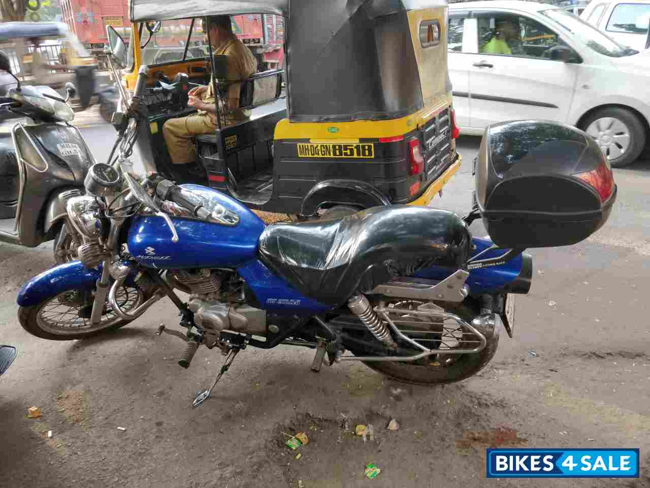 Bajaj Avenger 220 DTS-i