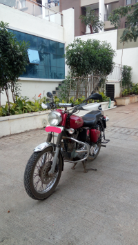Red Royal Enfield Bullet Electra Twinspark