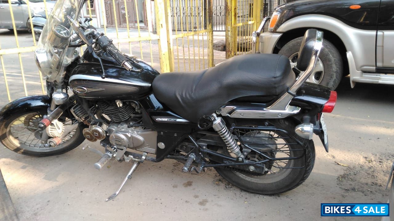 Black Bajaj Avenger Cruise 220 Black Bajaj Avenger Cruise 220