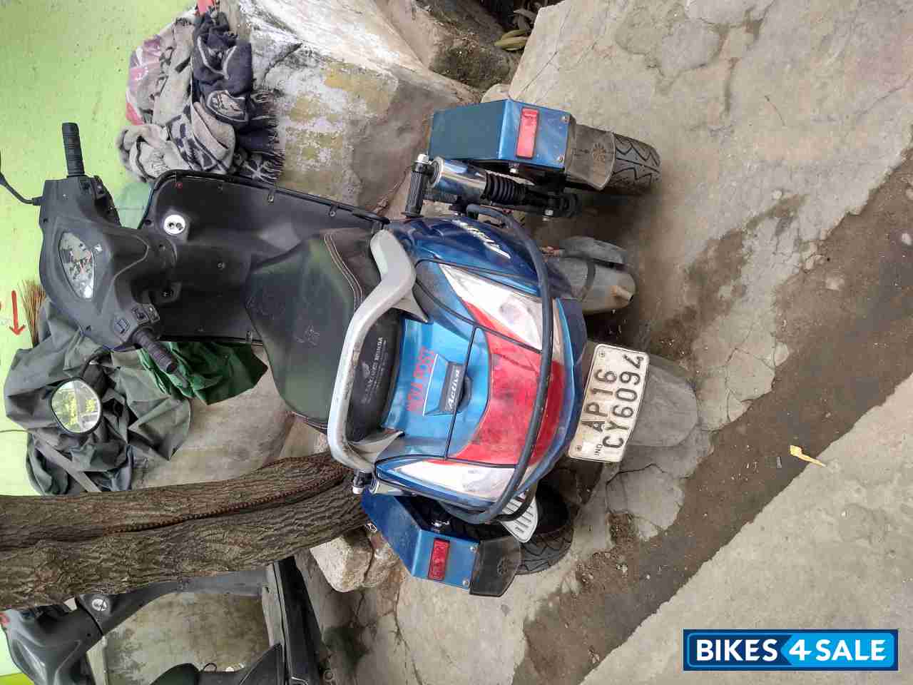 Blue Honda Activa 3G