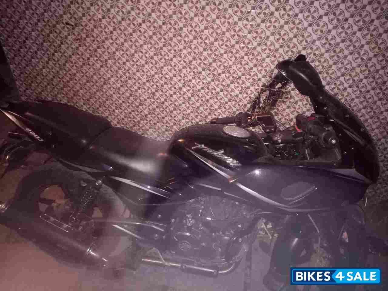 Black Bajaj Pulsar 220F