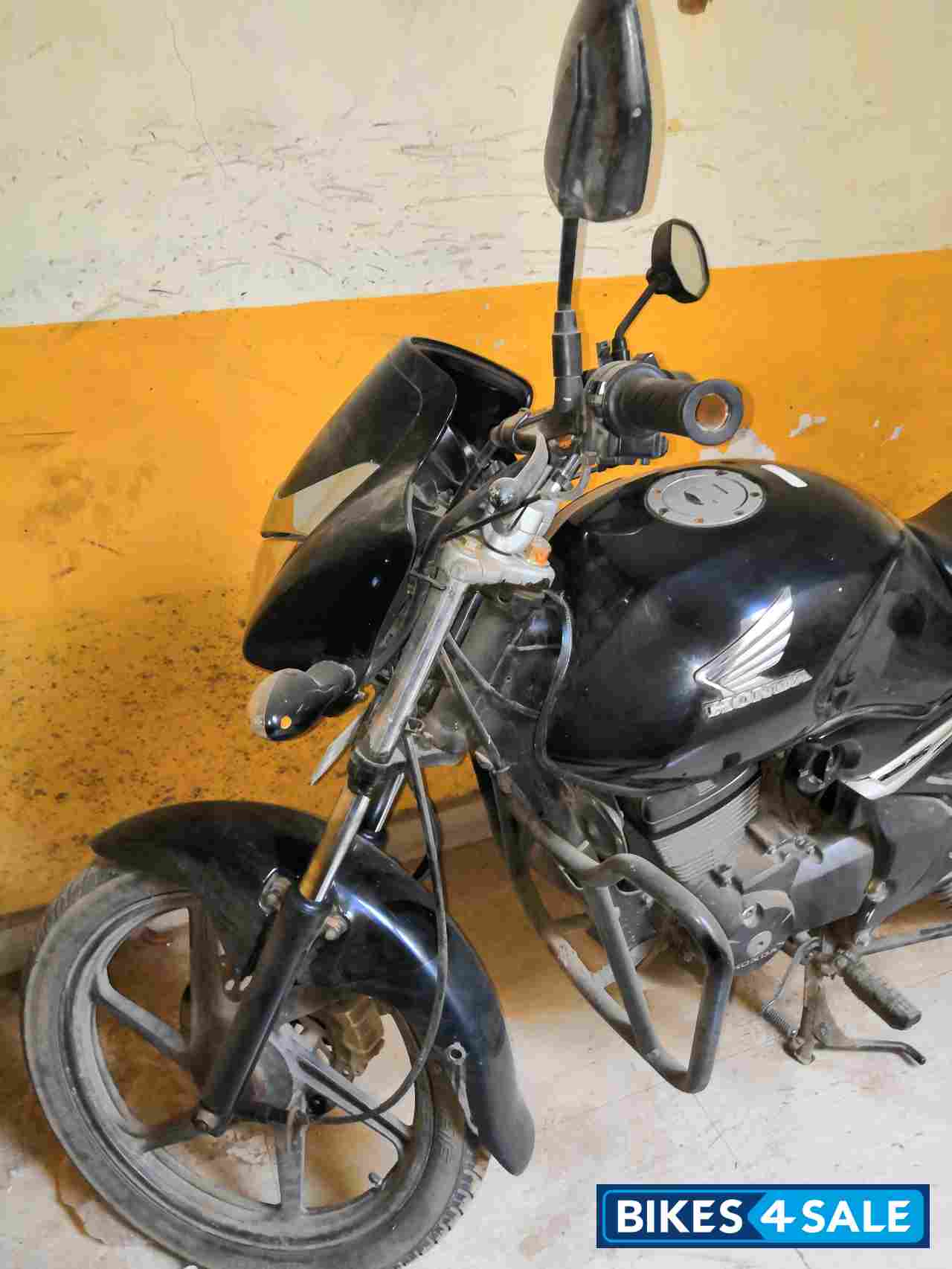 Black Honda CB Unicorn