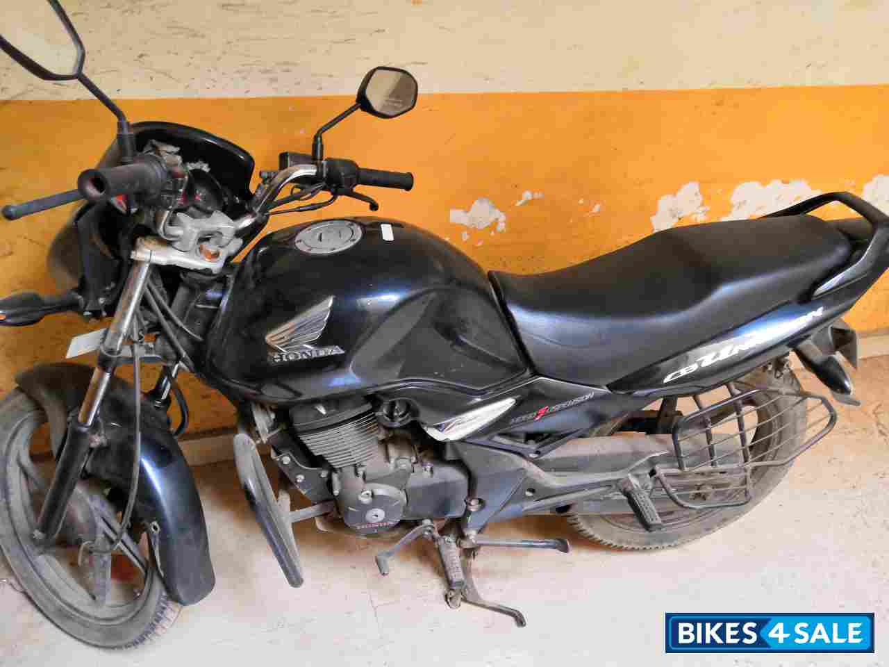 Black Honda CB Unicorn