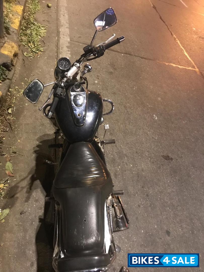 Black Bajaj Avenger 220 DTS-i Black Bajaj Avenger 220 DTS-i