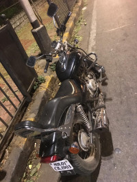 Black Bajaj Avenger 220 DTS-i