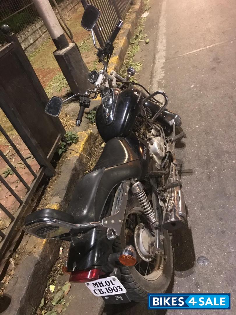 Black Bajaj Avenger 220 DTS-i Black Bajaj Avenger 220 DTS-i
