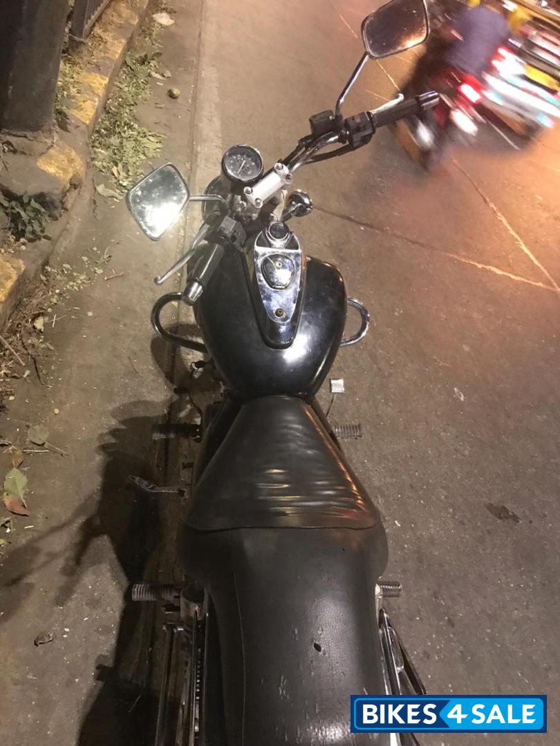 Black Bajaj Avenger 220 DTS-i Black Bajaj Avenger 220 DTS-i