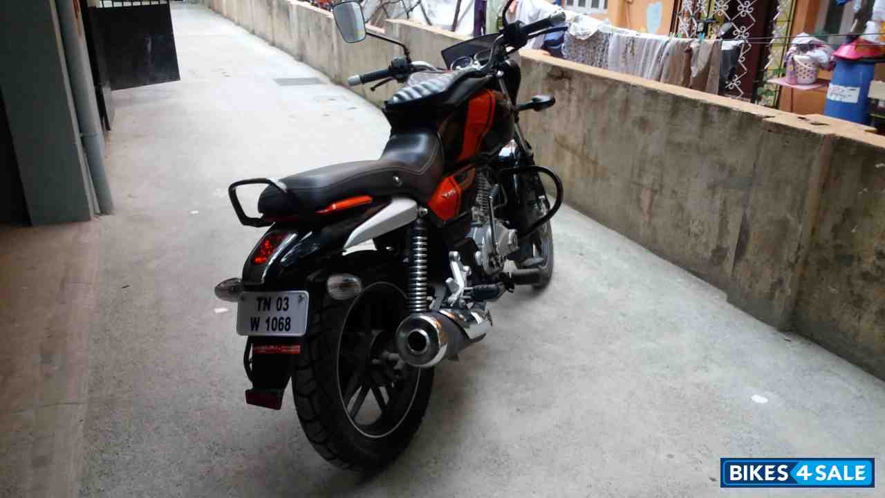 Bajaj V15