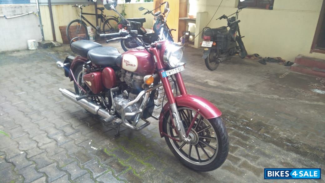 Maroon Royal Enfield Classic 350 Maroon Royal Enfield Classic 350