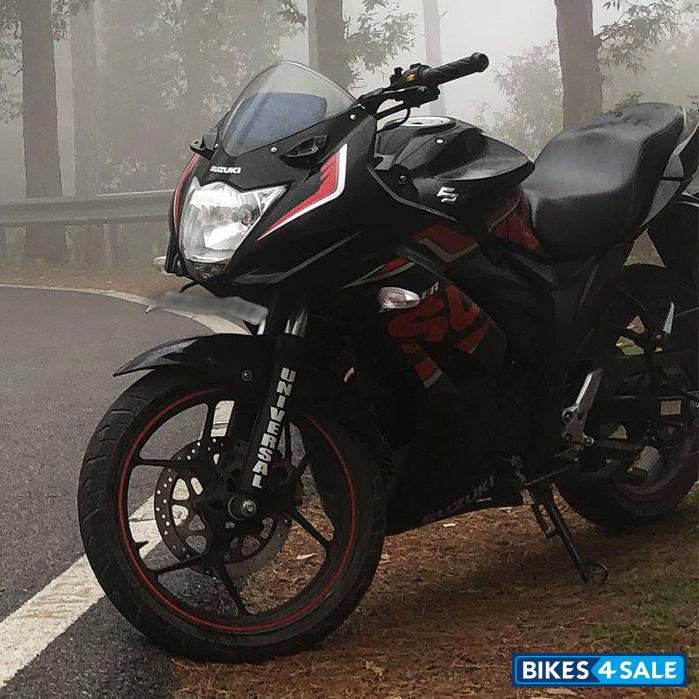 Black Suzuki Gixxer SF