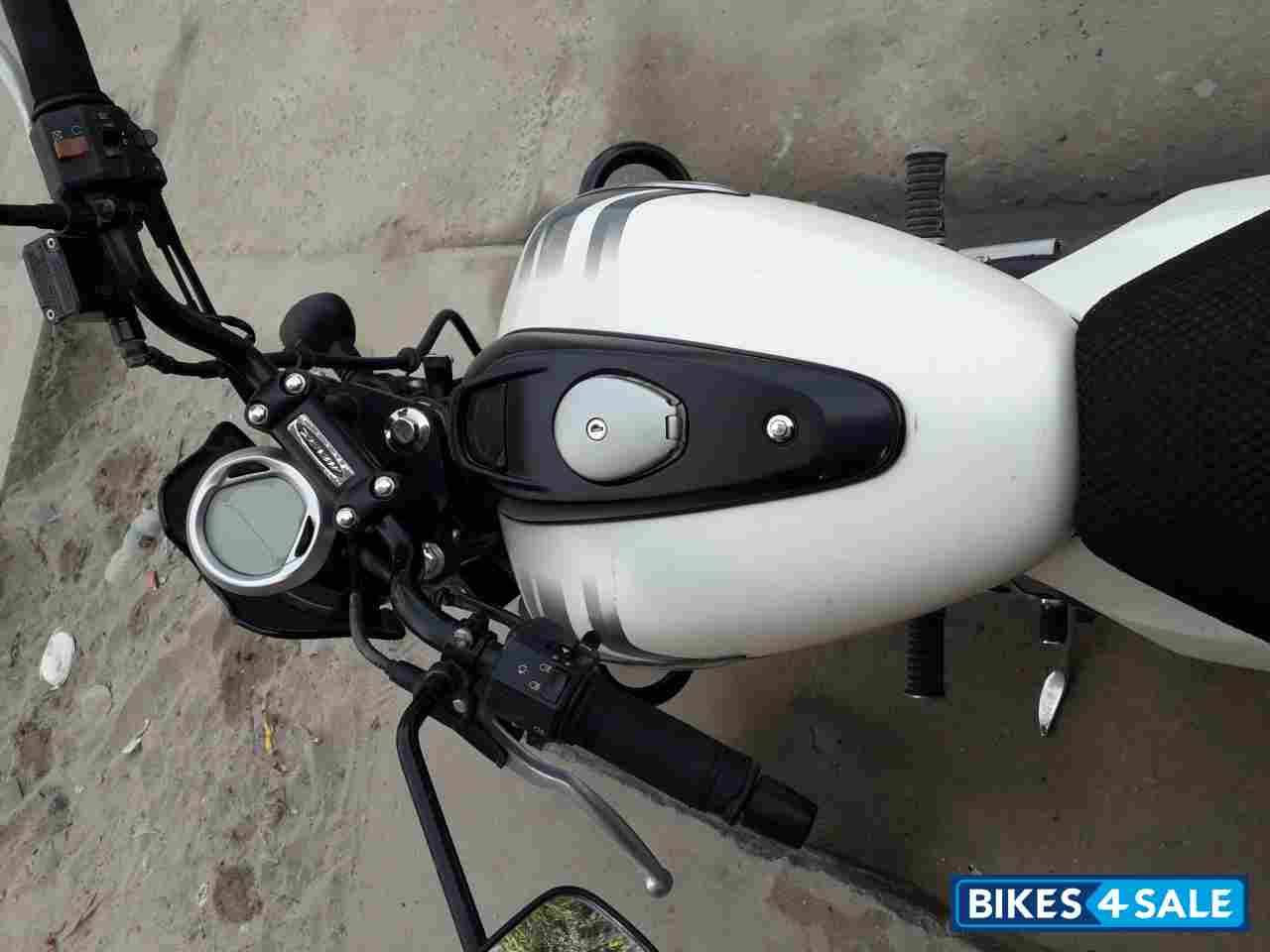 Bajaj Avenger Street 220