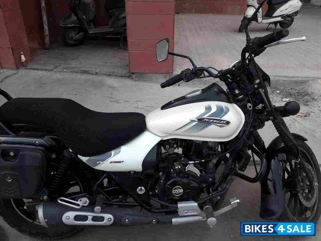 Bajaj Avenger Street 220