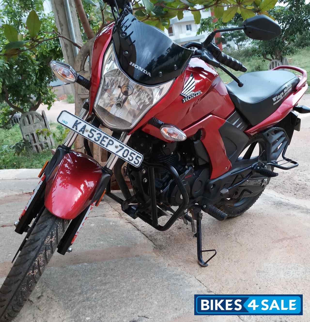 Red Honda CB Unicorn 160