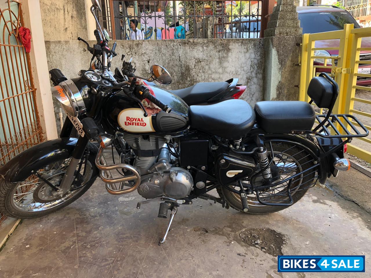 Black Royal Enfield Classic 350