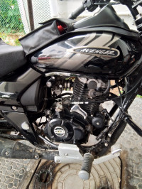 Black Bajaj Avenger 180 DTS-i