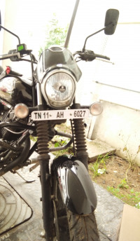 Black Bajaj Avenger 180 DTS-i