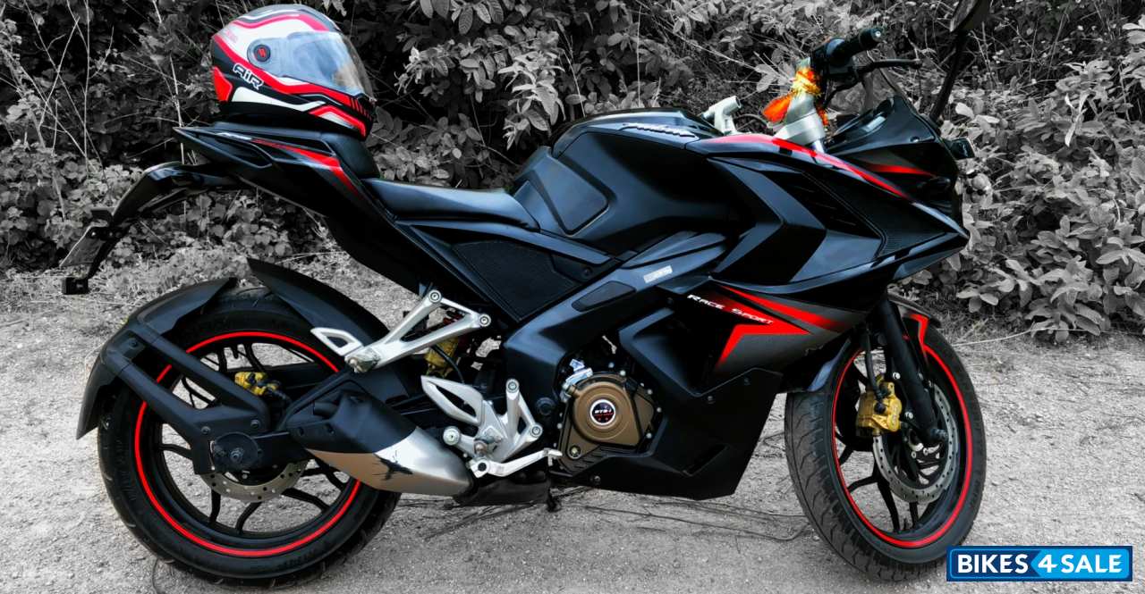 Bajaj Pulsar RS 200