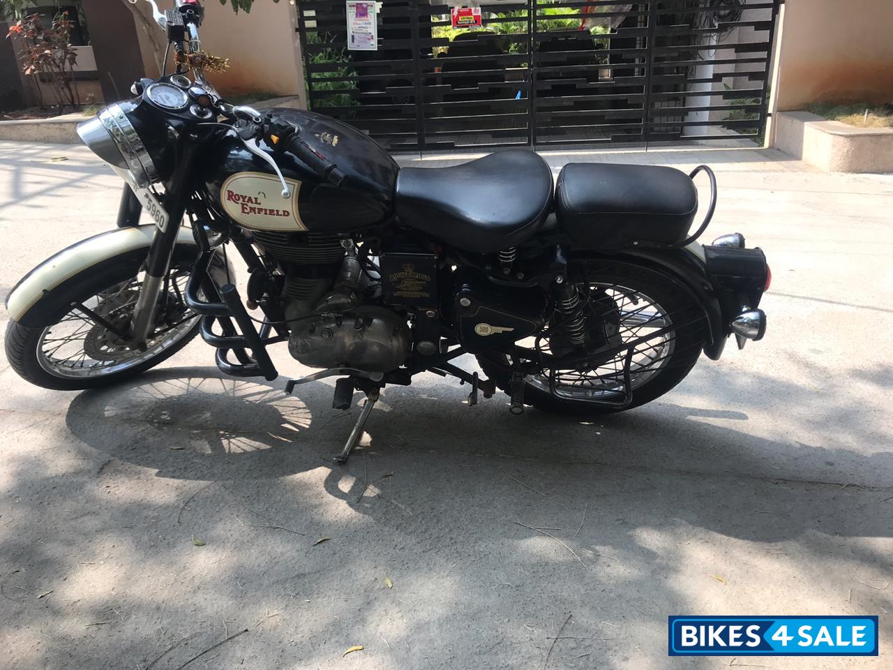Black With Limited Edition Whi Royal Enfield Classic 500
