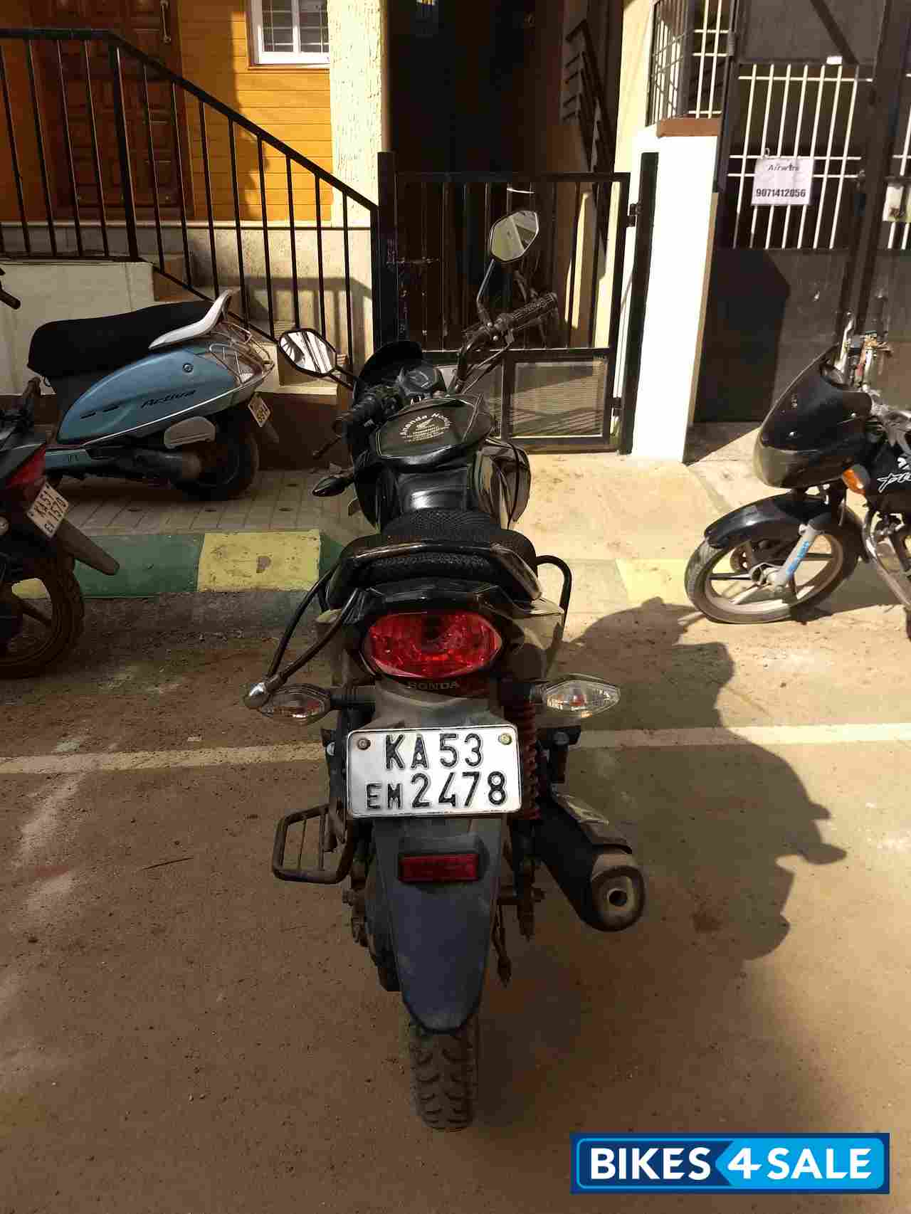 Black Honda Livo 110