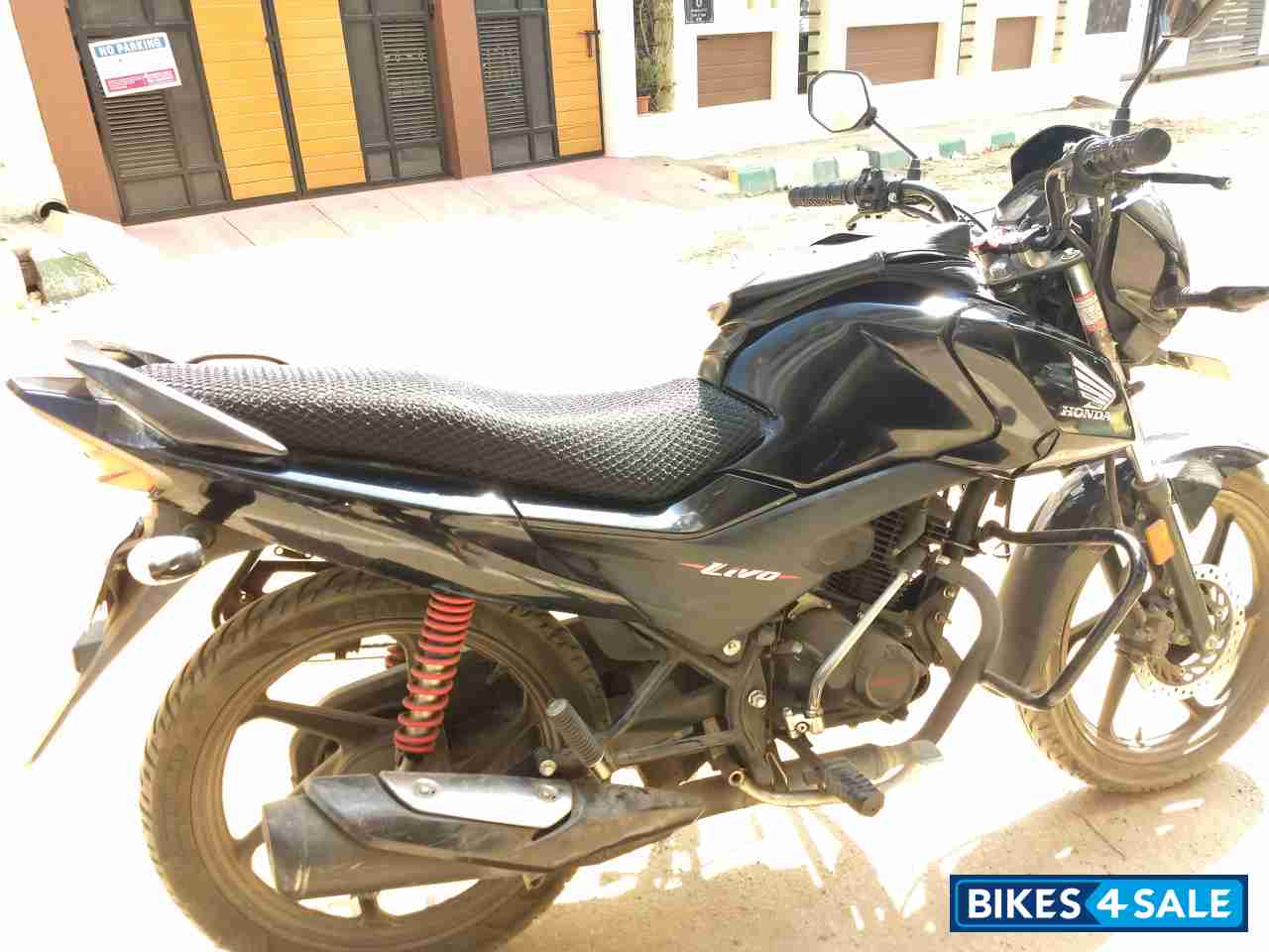 Black Honda Livo 110