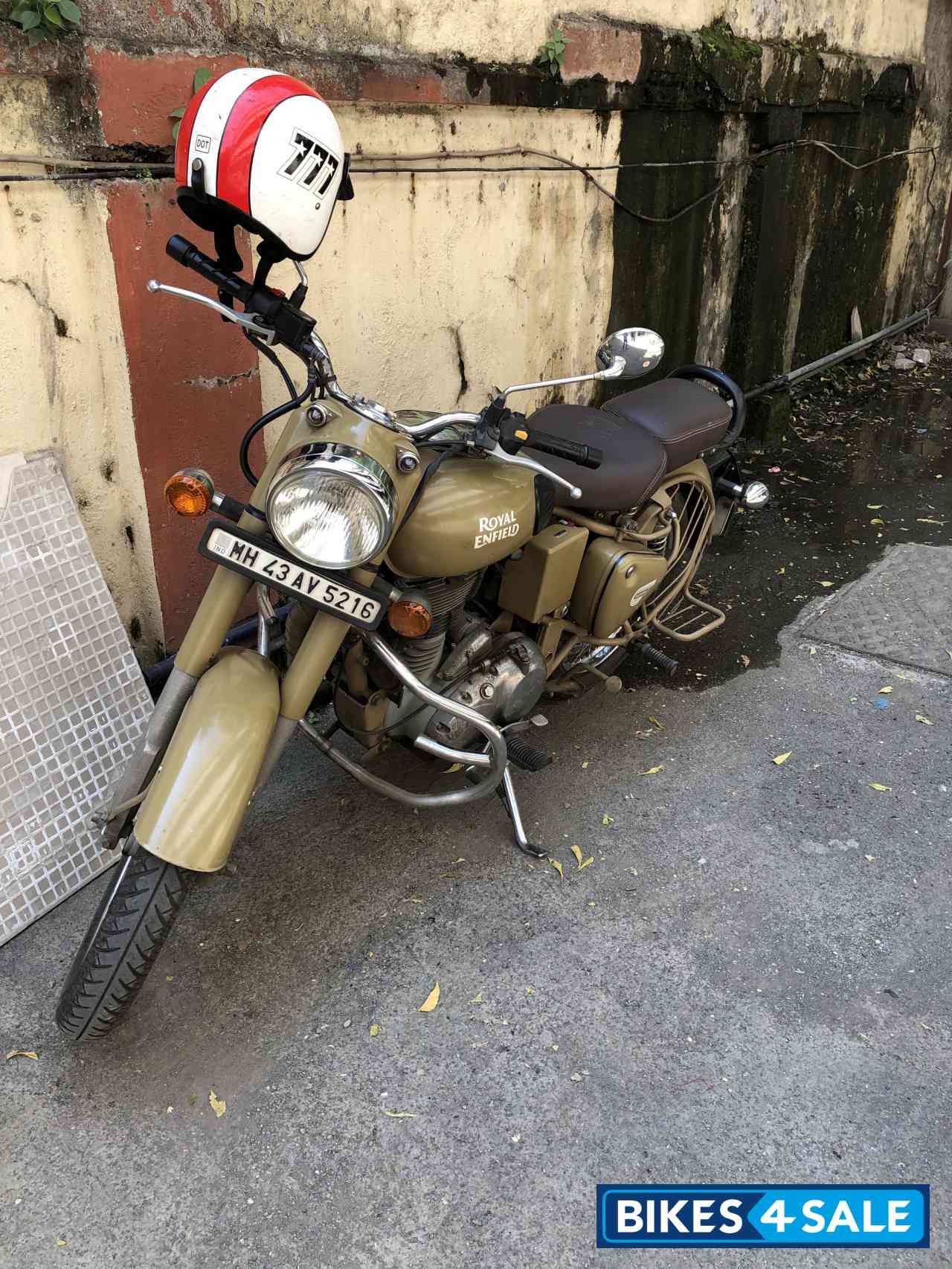 Sand Royal Enfield Classic Desert Storm Sand Royal Enfield Classic Desert Storm