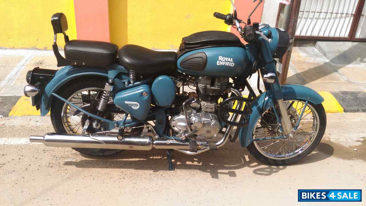 Royal Enfield Classic Squadron Blue