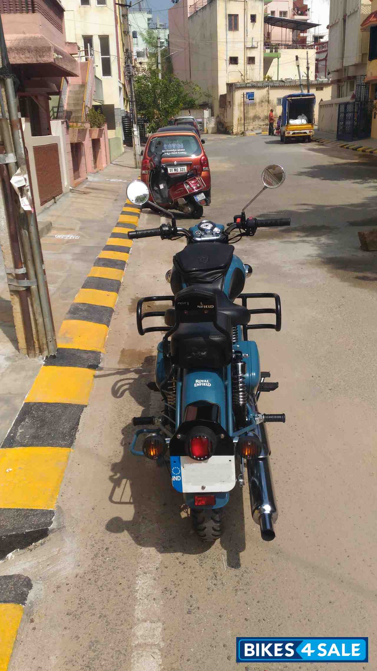 Royal Enfield Classic Squadron Blue Royal Enfield Classic Squadron Blue