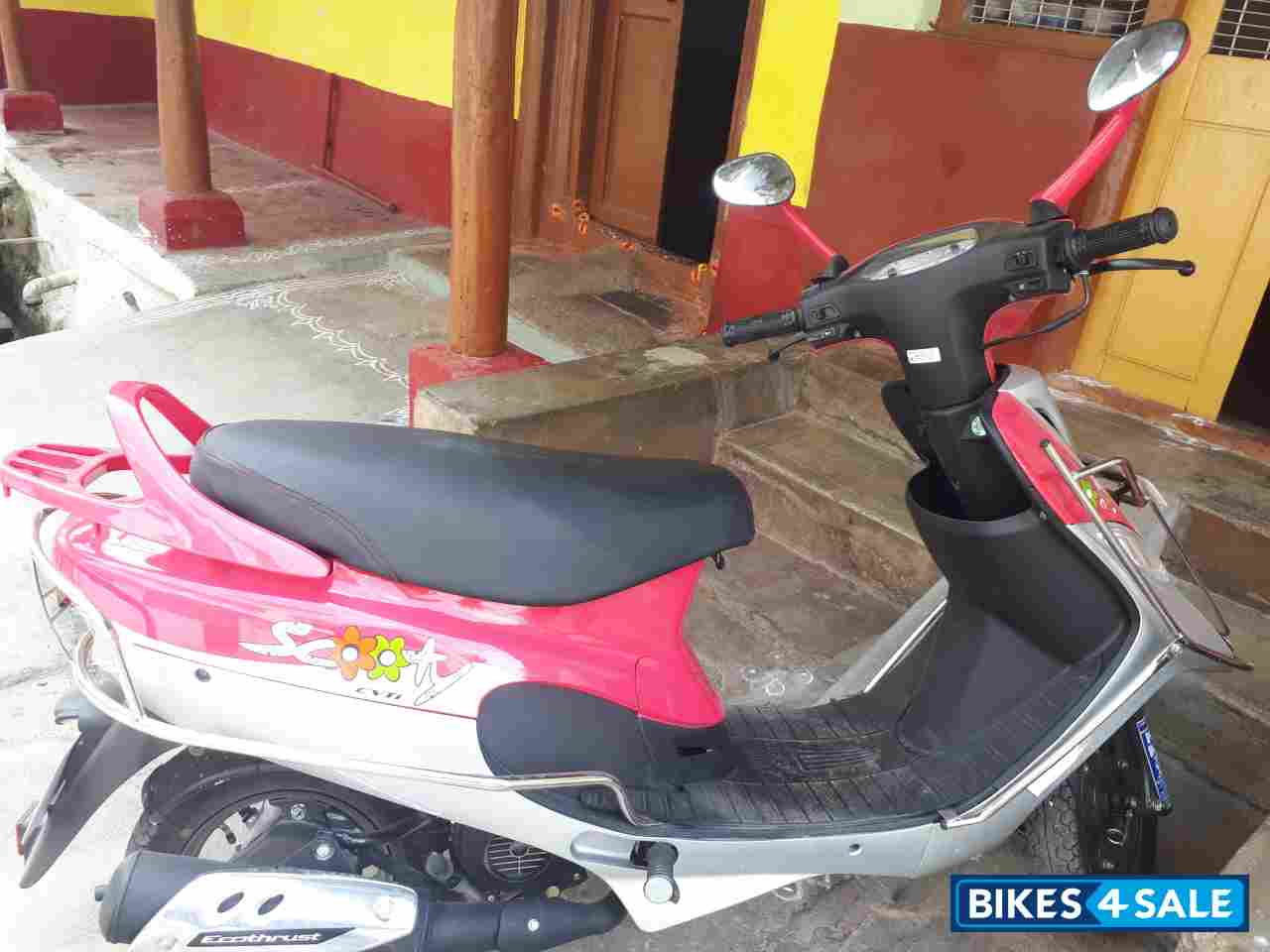 buy second hand scooty online
