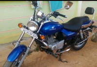 Blue Bajaj Avenger 220 DTS-i