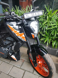 Ebony Black KTM Duke 200