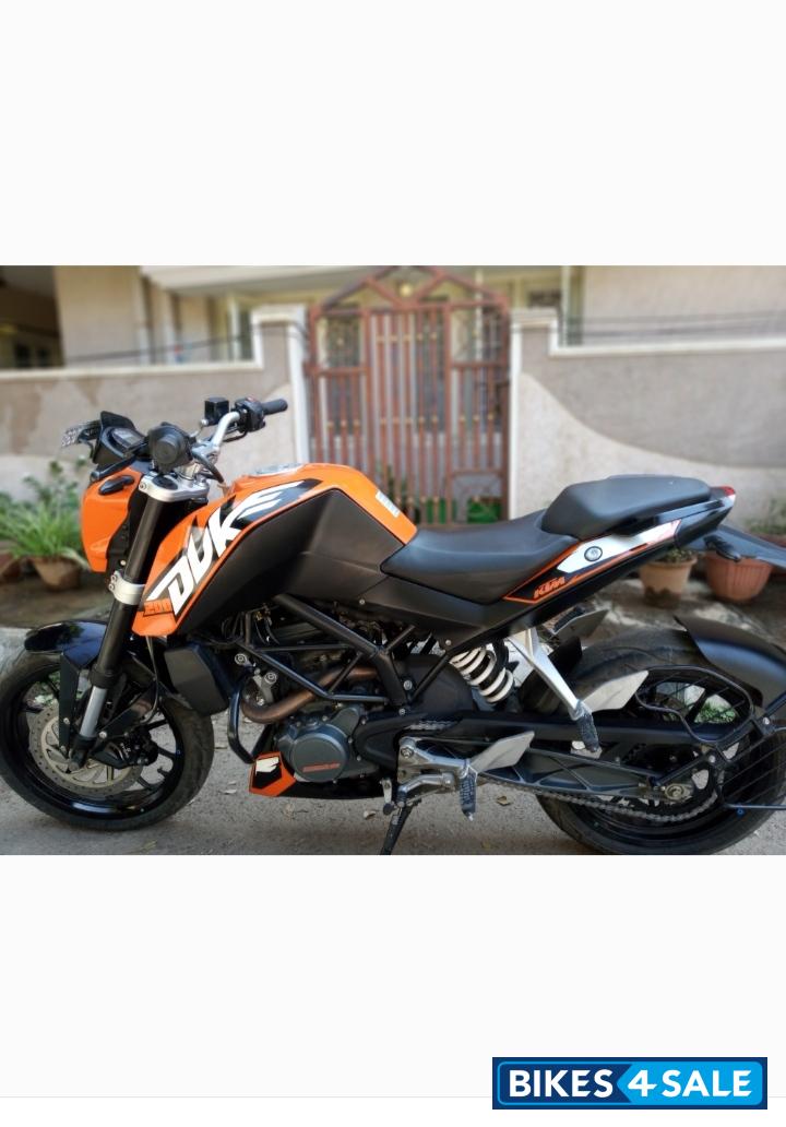 Orange KTM Duke 200