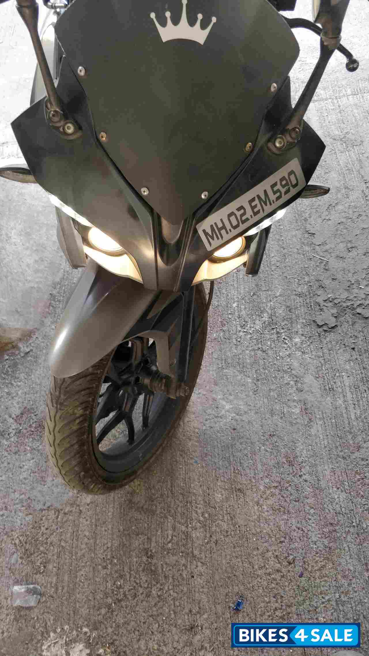 Black And Grey Bajaj Pulsar RS 200
