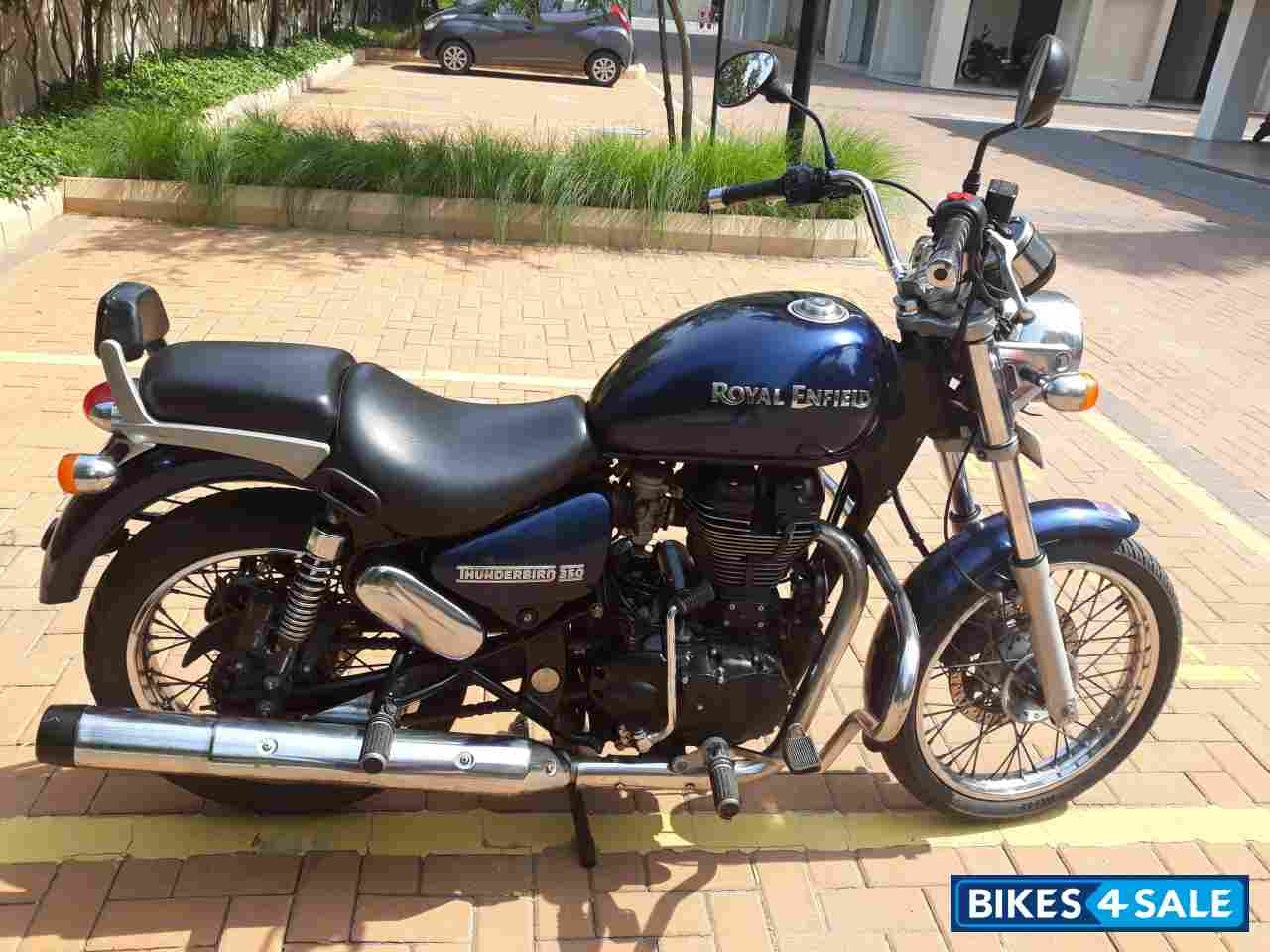 Blue Royal Enfield Thunderbird 350 Blue Royal Enfield Thunderbird 350